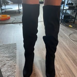 Over the knees black back lace suede boots